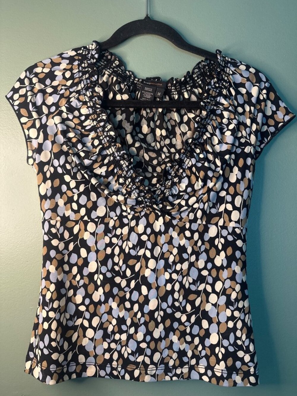 BCBGMAXAZRIA Y2K Ruffle V-Neck Top Size M Feminine Flowy Bohemian Boho